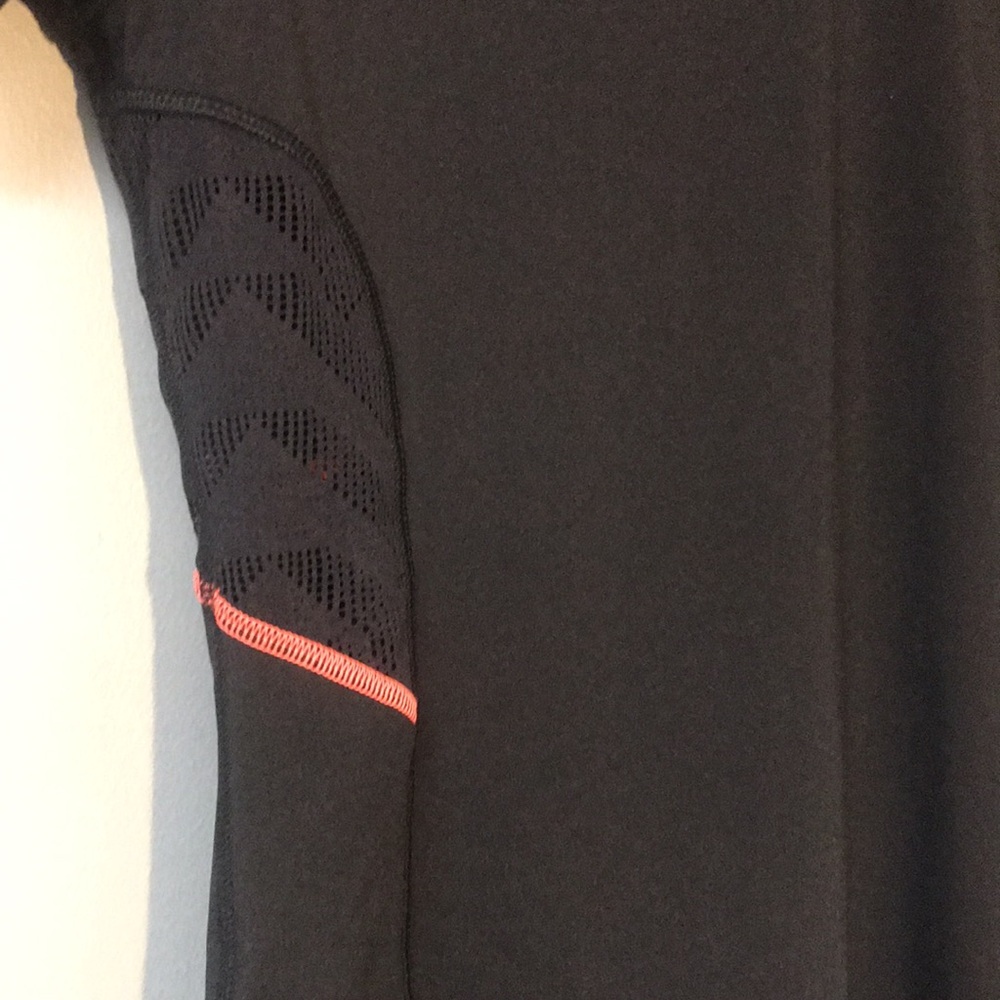 Under Armour Ido-Chill Ventilated Tech Top - Picture 3 of 10